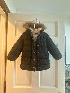 3T Old Navy Girls Black Frost-Free Faux-Fur Trim Hooded Puffer Jacket